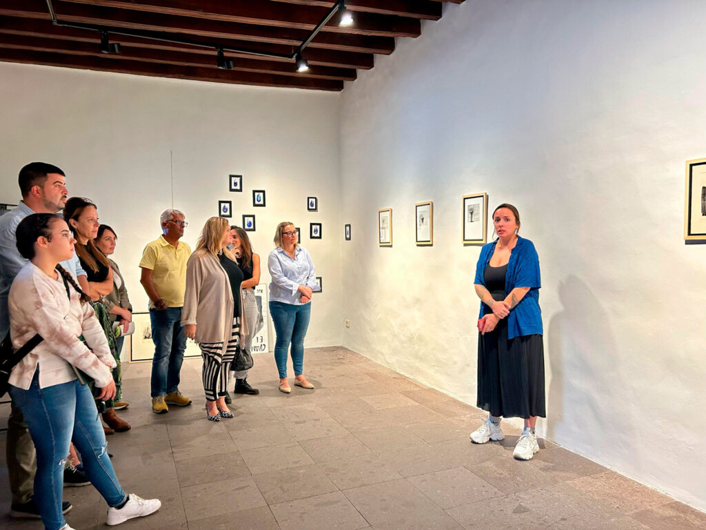 Exposición El Peso, Ángela Glezal, artista